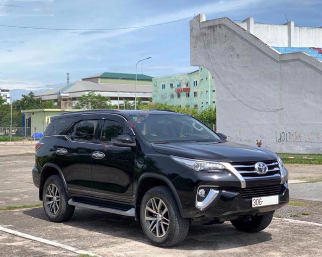 Toyota Fortuner 2.8V 4x4 AT 2019 được rao bán 1,25 tỷ đồng trên một chợ xe ô tô cũ.