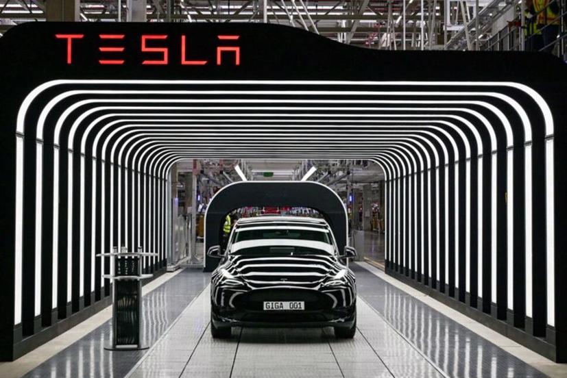 Những chiếc xe Model Y được chụp trong buổi lễ khai trương Tesla Gigafactory mới dành cho ô tô điện ở Gruenheide, Đức mới đây. Ảnh: Reuters.
