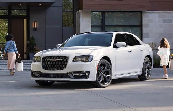 Chrysler 300 có thể trở thành một mẫu sedan điện vào năm 2026 - Ảnh 1
