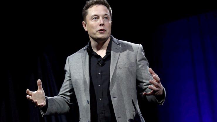 Elon Musk lại tiếp tục "đổ thêm dầu vào lửa" trong tweet mới nhất về vụ việc mua lại Twitter.