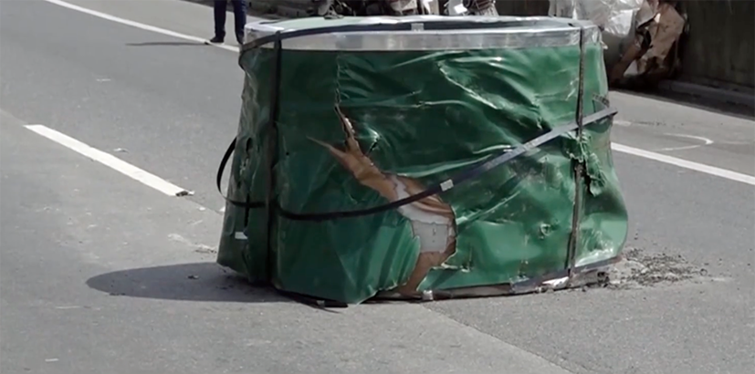 Cuộn thép rơi trên đường Vành đai 3 ngày 9/8 vừa qua.