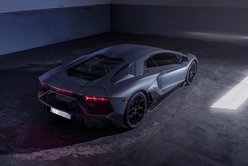 Lamborghini phát triển nhiên liệu tổng hợp “cứu” động cơ xăng | AutoMotorVN