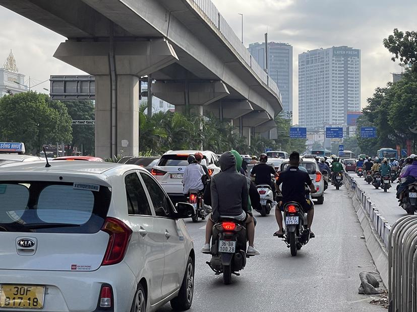 Tuy nhiên, vẫn có tình trạng xe máy đi vào làn dành cho ô tô.