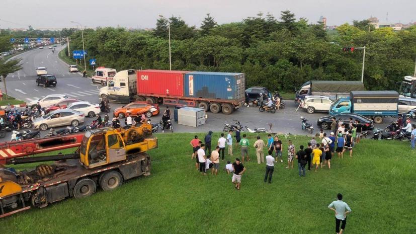 Hiện trường vụ tai nạn giao thông khiến 1 người tử vong trên đường Hoàng Sa, Đông Anh, Hà Nội. Ảnh: ATGT.