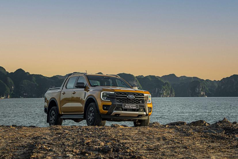 Ford Ranger tiếp tục nằm trong tình trạng bán xe "bia kèm lạc" ngay khi vừa ra mắt.