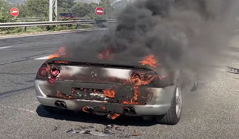 Hiện trường vụ cháy xe Ferrari F355.