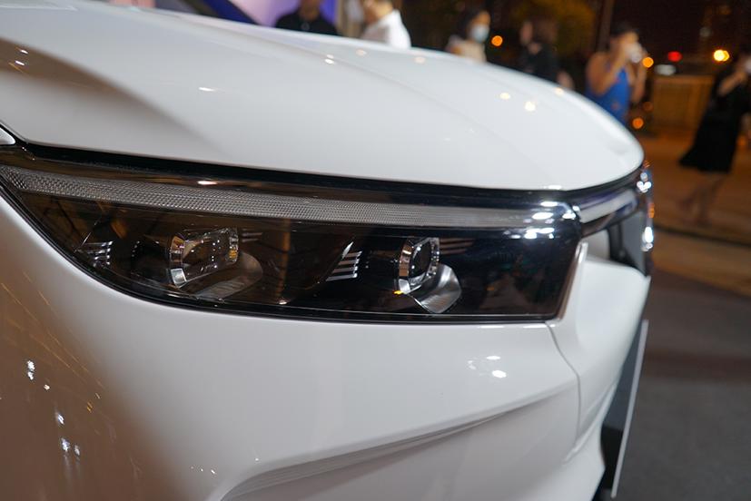 Đèn pha LED - Matrix đồ họa bắt mắt trên VF9.