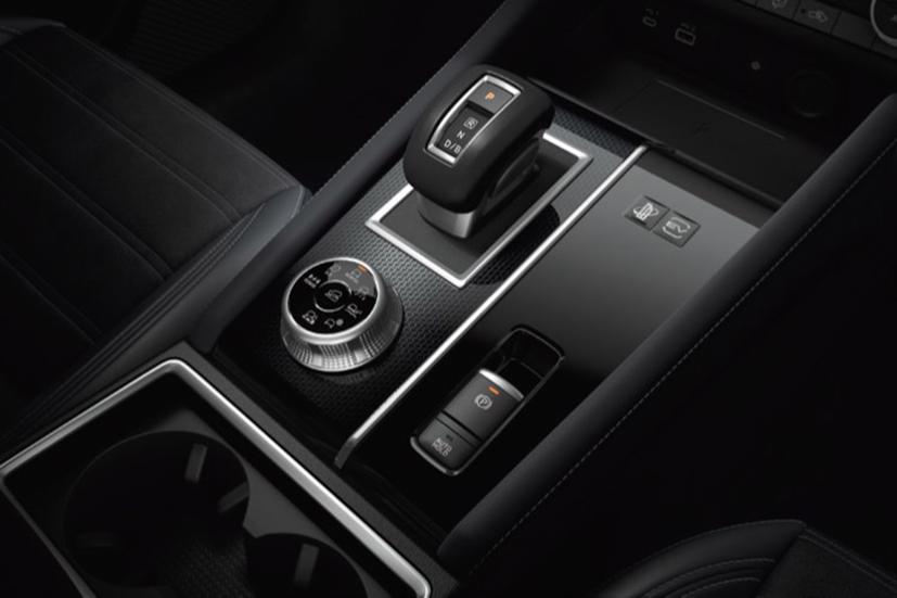 Mitsubishi Outlander c&#243; th&#234;m phi&#234;n bản m&#224;u đen đặc biệt tại Nhật Bản - Ảnh 4