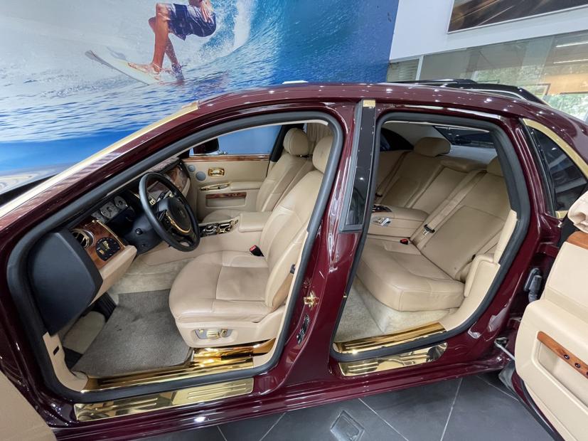 “Ế kh&#225;ch”, Rolls- Royce mạ v&#224;ng của &#244;ng Trịnh Văn Quyết phải giảm gi&#225; đấu gi&#225; - Ảnh 3