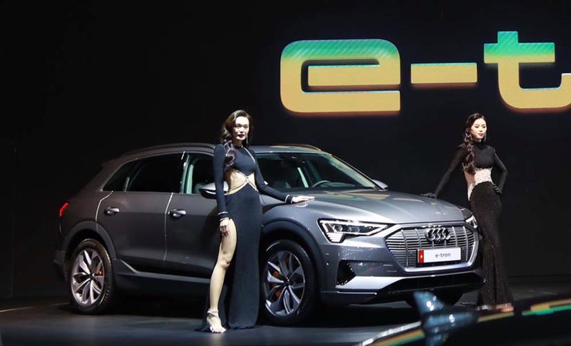 Bên cạnh dàn chân dài trong nước còn có rất nhiều người mẫu nước ngoài.