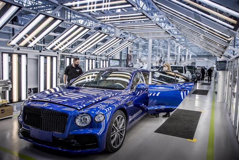 Lợi nhuận hoạt động trong ba quý đầu năm 2022 của hãng xe ô tô hạng sang Bentley là 575 triệu euro (568 triệu USD), cao hơn mức 275 triệu euro trong cùng kỳ năm ngoái.
