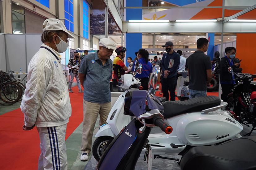 Người dùng chưa có nhiều lựa chọn xe máy điện, xe đạp điện "thuần" Việt.