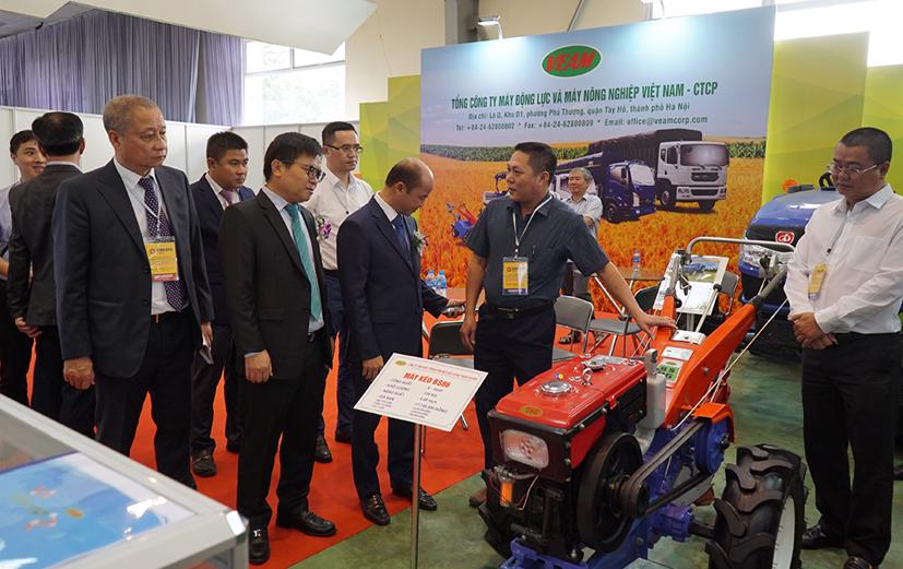 Tổng Công ty Máy động lực và Máy nông nghiệp Việt Nam - CTCP (VEAM) là đơn vị hàng đầu ở Việt Nam trong lĩnh vực sản xuất kinh doanh các trang thiết bị động lực, máy nông nghiệp, máy kéo, ôtô tải…