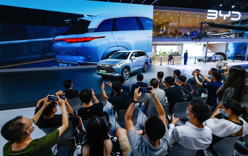 BYD EV được trưng bày tại Triển lãm Ô tô Thành Đô 2022. Nhà sản xuất EV đã mở rộng mạnh mẽ ra thị trường nước ngoài trong năm nay.