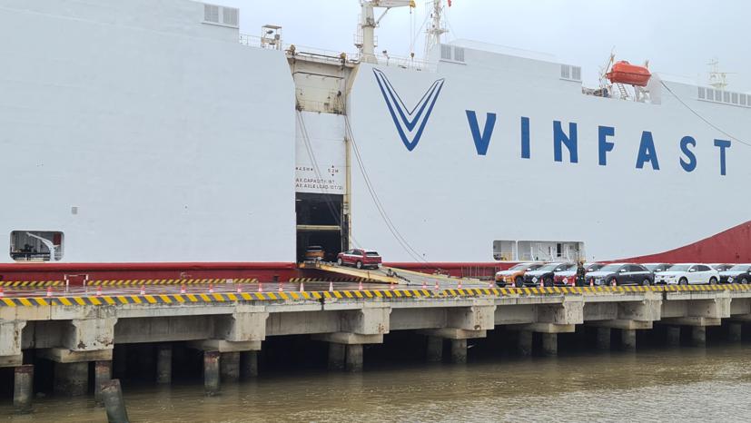Những chiếc xe VF8 đầu tiên chính thức lên tàu tại Hải Phòng đến thị trường Mỹ.