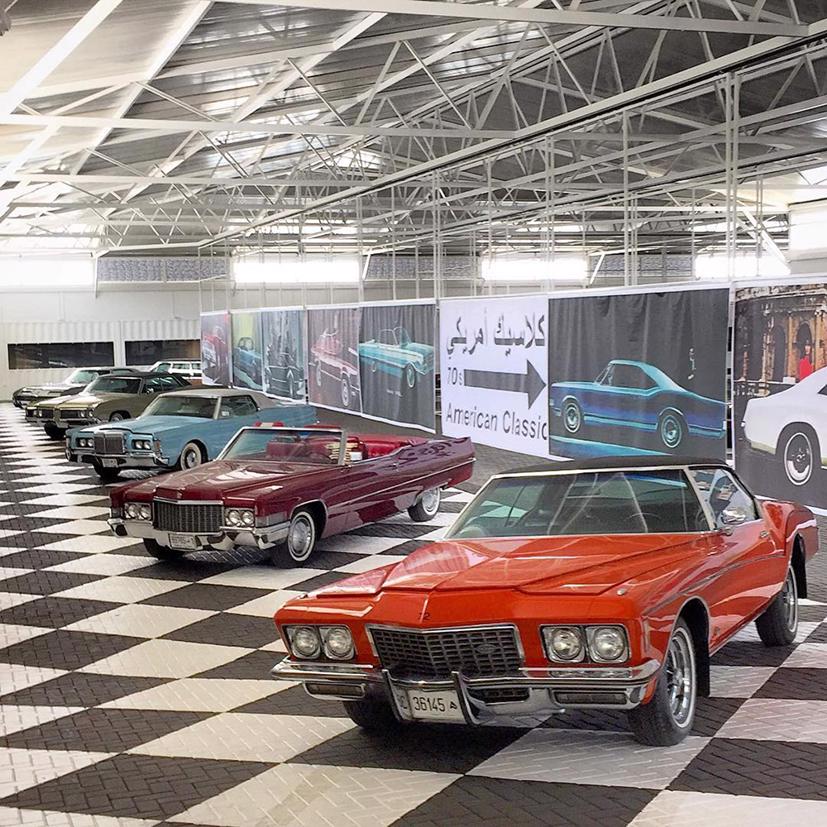 Sheikh Hamad có thể mua những chiếc siêu xe hiếm nhất và đắt nhất thế giới, nhưng ông lại chọn không đam mê những siêu xe. Thay vào đó, Sheikh Hamad thích những chiếc xe địa hình kỳ quặc, những bản sao siêu lớn, những chiếc xe cổ điển của Mỹ và những chiếc xe Mercedes-Benz.