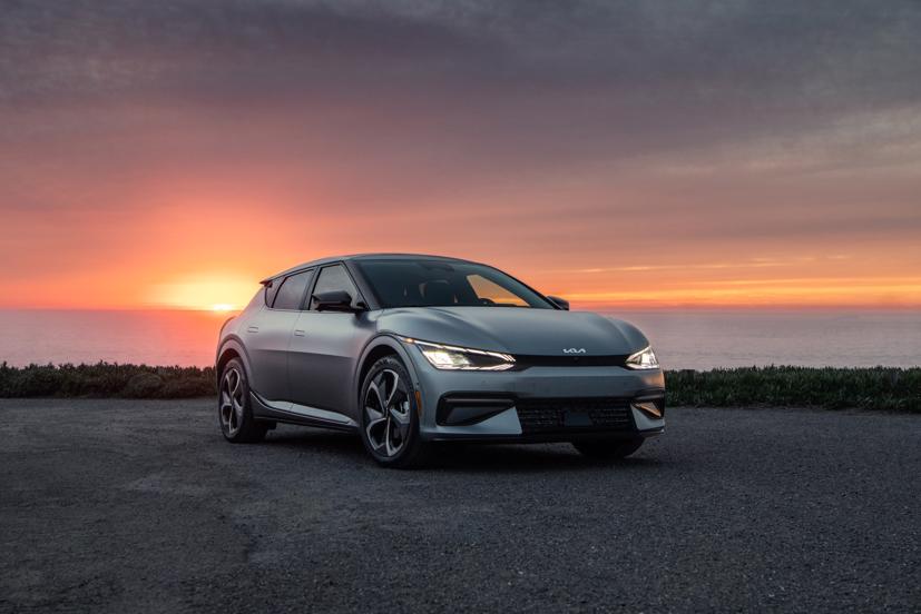 Kia EV6 2023 gi&#224;nh giải Top Safety Pick Plus của IIHS nhờ đ&#232;n pha cải tiến - Ảnh 1