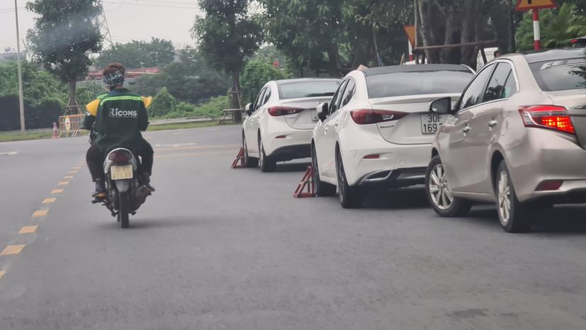 Rất nhiều vụ tranh cãi đã xảy ra khi xe đỗ dưới lòng đường bị khoá bánh.