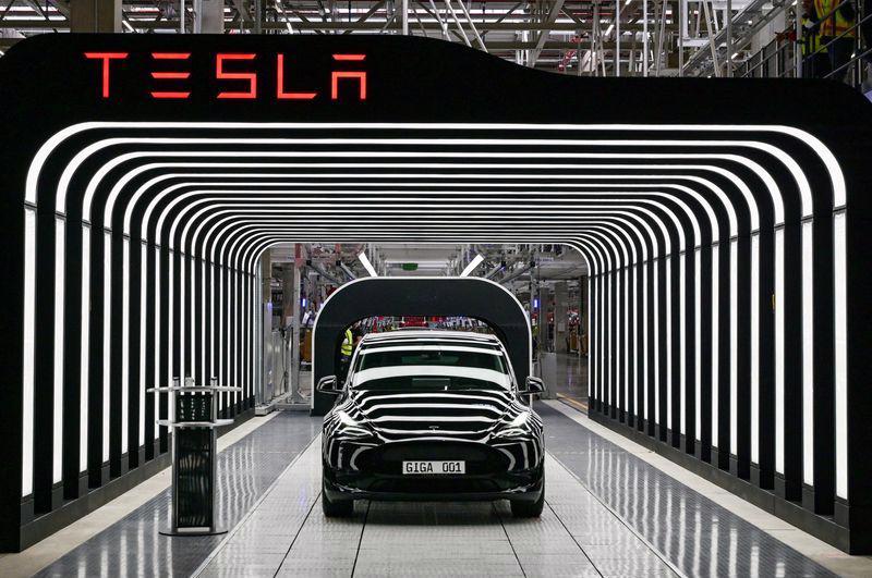 Phố Wall ng&#224;y c&#224;ng bi quan về Tesla - Ảnh 1