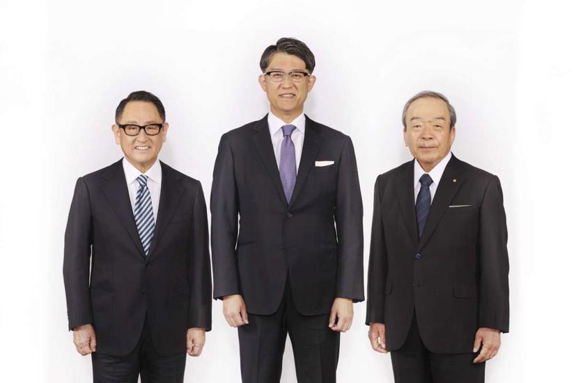 Chủ tịch Tập đoàn ô tô Toyota Akio Toyoda, Giám đốc điều hành Tsuneharu Sato và Chủ tịch Takeshi Uchiyamada.
