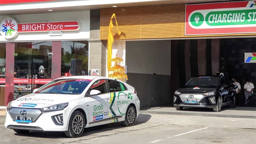 Gã khổng lồ dầu mỏ nhà nước Indonesia Pertamina đã lắp đặt các trạm sạc cho xe điện tại một số trạm xăng của họ trên đảo Java và Bali. Ảnh: NIkkeiAsia.