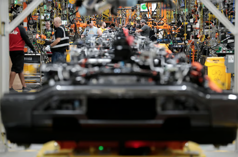 Xe tải F-150 Lightning chạy bằng pin của Ford Motor Co. đang được sản xuất tại Dearborn, Michigan vào ngày 20 tháng 9 năm 2022.