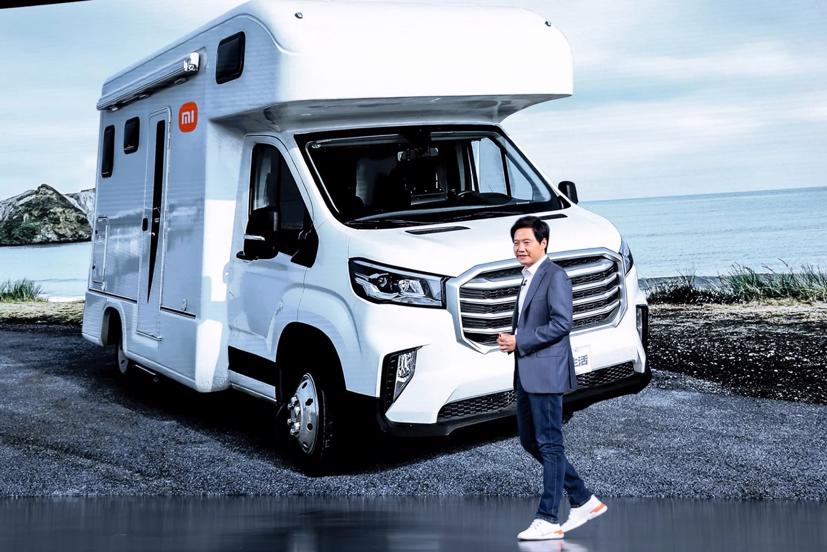 Lei Jun, một trong những người đồng sáng lập Xiaomi, tuyên bố công ty sẽ tham gia thị trường xe điện thông minh tại một sự kiện ở Bắc Kinh, ngày 30/3/2021. Ảnh: EPA-EFE.