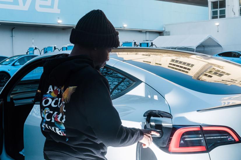 Một địa điểm có các trạm sạc có thể thu hút nhiều năng lượng như một tòa nhà chọc trời.