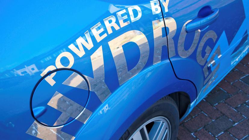 Thay đổi lớn nhất là những chiếc xe bây giờ có thể được sản xuất hàng loạt. Các mô hình ban đầu được lắp ráp bằng tay và sản lượng cao hơn đang cắt giảm chi phí.