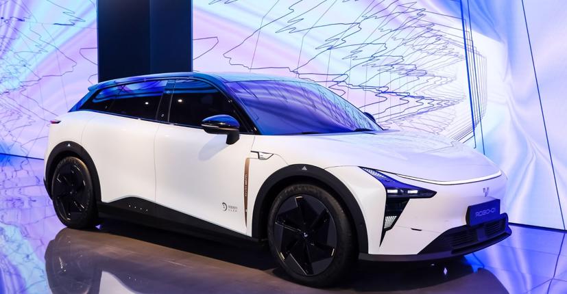 JIDU đã đi đầu trong việc áp dụng hệ thống an toàn và khả năng lái xe thông minh cấp cao của Apollo, đồng thời xác định khái niệm hoàn toàn mới về nghiên cứu và phát triển ô tô thông minh là di chuyển tự do, giao tiếp tự nhiên và tự phát triển.