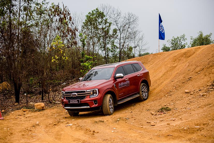 Những kỹ năng lái an toàn vượt địa hình cùng với những kiến thức cần thiết về chiếc xe ô tô của mình sẽ giúp các học viên tự tin vượt qua các cung đường khó một cách an toàn.