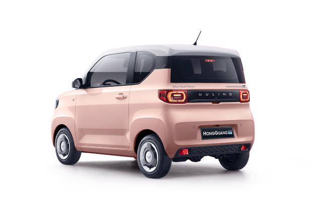 Tân binh Wuling Hongguang Mini đang gây sốt ở thị phần ô tô điện mini tại Việt Nam dù chưa có giá bán chính thức.