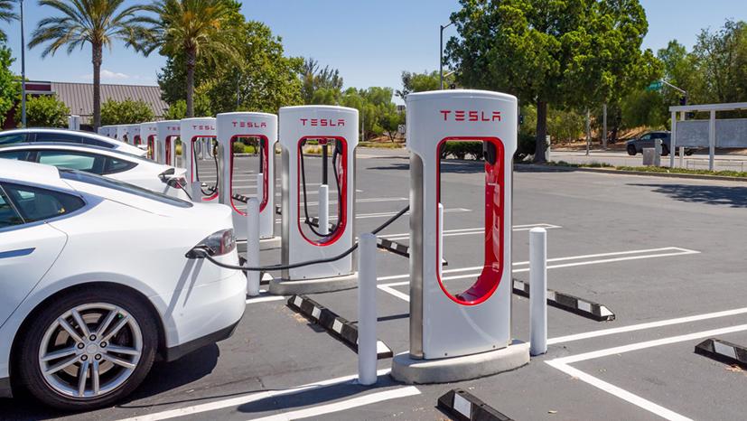 Tesla quyết định mở một phần hệ thống sạc nhanh Supercharger cho các hãng xe đối thủ dùng chung.