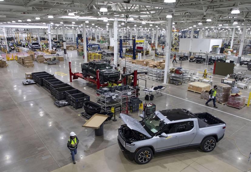 Rivian đang lên kế hoạch thêm thời gian ngừng hoạt động tại nhà máy của mình để tổ chức lại dây chuyền. Ảnh: WSJ.