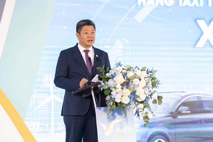 Ông Nguyễn Mạnh Quyền, Phó Chủ tịch UBND Thành phố Hà Nội: “Taxi điện là một trong những giải pháp tiên tiến, mang lại nhiều lợi ích cho cộng đồng, góp phần giảm thiểu ô nhiễm không khí và tiếng ồn, đồng thời tiết kiệm năng lượng và giảm chi phí cho người dùng. Ảnh: Vinfast