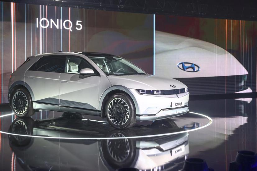 Hyundai-Kia có kế hoạch mở rộng đáng kể sản lượng EV hàng năm tại Hàn Quốc lên 1,51 triệu chiếc và sản lượng toàn cầu lên 3,64 triệu chiếc vào năm 2030. Để thực hiện các kế hoạch đó, Hyundai Motor và Kia, cùng với Hyundai Mobis, có kế hoạch đầu tư 24 nghìn tỷ KRW (khoảng 18 tỷ USD) trong lĩnh vực xe điện trong nước.