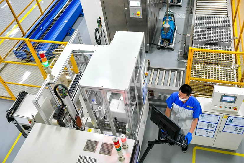 Dây chuyền sản xuất pin natri tại nhà máy Trung Quốc tham gia nghiên cứu, phát triển và sản xuất pin năm 2020.