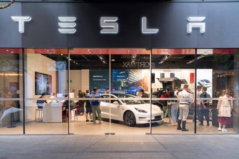 Giám đốc điều hành Elon Musk đang sử dụng khả năng sinh lời vượt trội như một loại vũ khí trong cuộc chiến giá xe điện do ông khơi mào.
