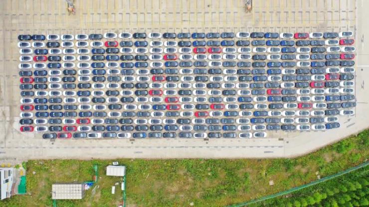 Bãi đỗ xe điện của Tesla chụp ảnh ở Trung Quốc. Nền kinh tế lớn thứ hai thế giới đóng vai trò quan trọng trong việc bán xe điện.