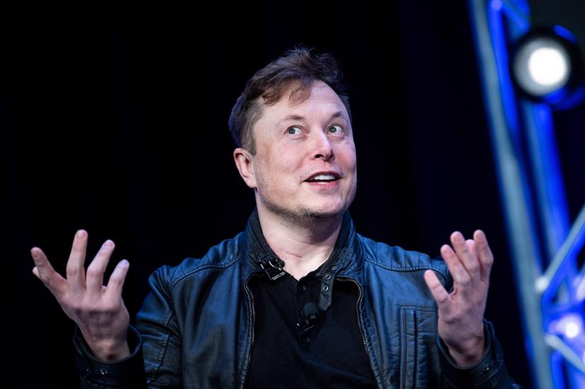 Elon Musk đang có những quyết định "khác người".