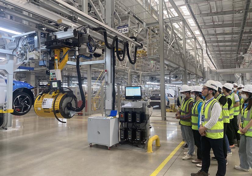 Nâng cao ý thức sử dụng điện tiết kiệm, hiệu quả trong doanh nghiệp. Ảnh: TC Motor