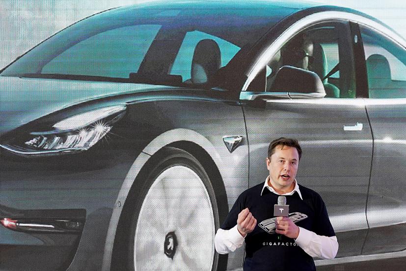Elon Musk và Tesla lại đang là tâm điểm của tranh luận với quy trình chế tạo xe ô tô điện kiểu mới.