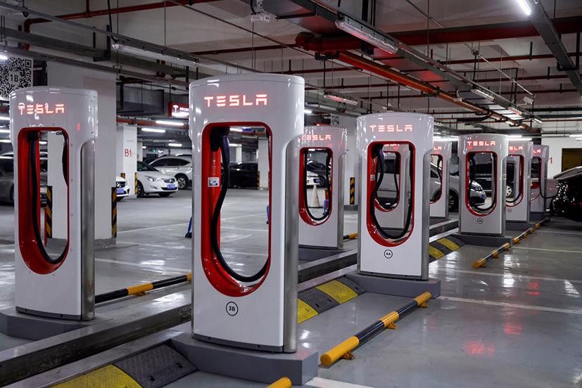 C&#225;c nh&#224; sản xuất bộ sạc EV thận trọng t&#236;m c&#225;ch &#225;p dụng ti&#234;u chuẩn Tesla - Ảnh 1