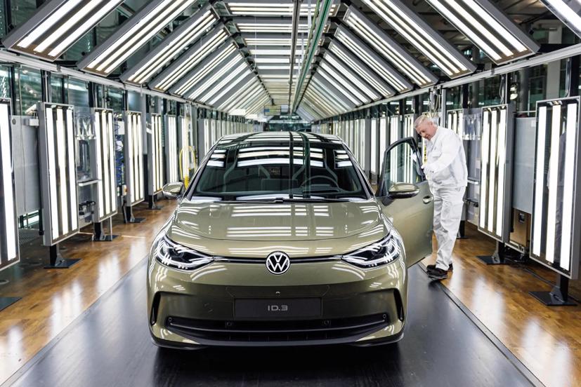 Không phải hãng xe nào cũng sẵn sàng "cứng rắn" trước áp lực về giảm giá từ phía Tesla.