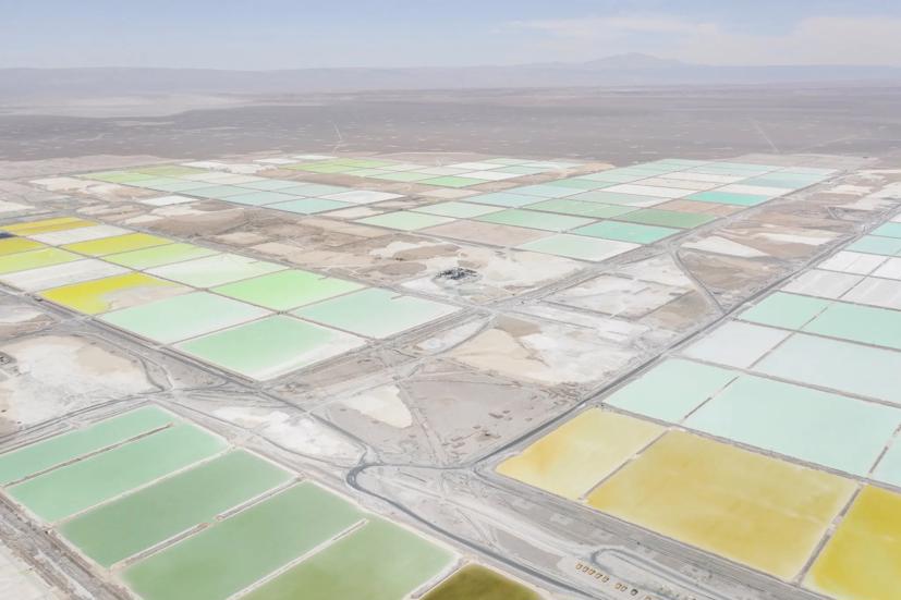 Ford Motor đã đồng ý mua lithium từ SQM, một nhà cung cấp từ Chile. Ảnh: NYT.