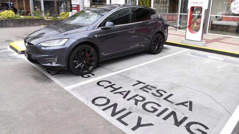 Tesla gi&#224;nh h&#224;ng triệu USD tiền trợ cấp nhờ ph&#225;t triển mạng sạc gi&#225; “si&#234;u rẻ” - Ảnh 1
