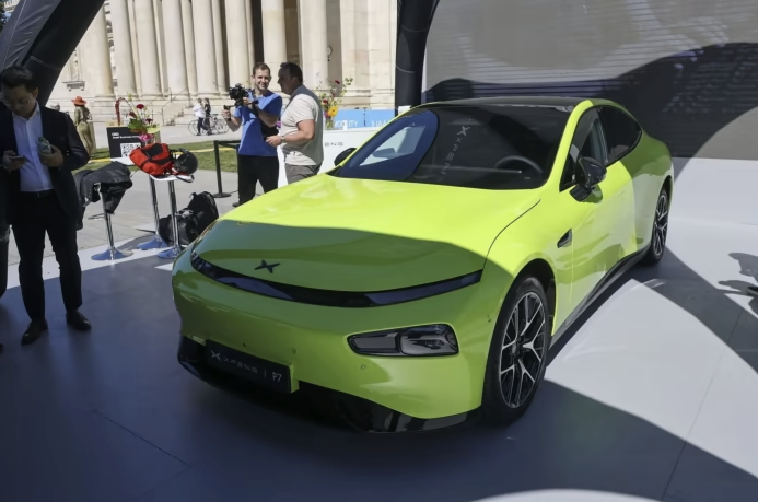 Xe điện P7 của Xpeng. Nhà sản xuất ô tô sẽ bắt đầu bán ô tô ở Đức, Pháp và Anh. Ảnh: Bloomberg.