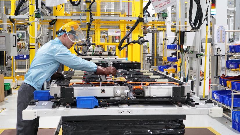 Tỷ ph&#250; Phạm Nhật Vượng tặng VinES cho VinFast: Bước tiến cho h&#227;ng xe Việt l&#224;m chủ nguồn cung pin - Ảnh 1