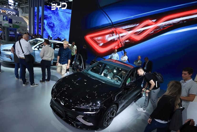 Bị châu Âu điều tra trợ cấp, xuất khẩu ô tô năng lượng mới của Trung Quốc vẫn tăng vọt - Ảnh 1