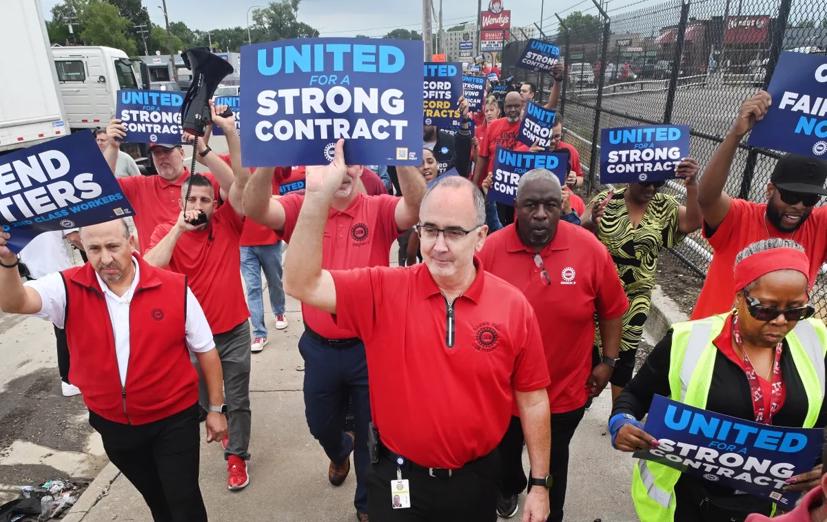 H&#224;ng tồn kho v&#224; sự ki&#234;n nhẫn của người ti&#234;u d&#249;ng Mỹ đang giảm dần khi UAW đ&#236;nh c&#244;ng - Ảnh 1